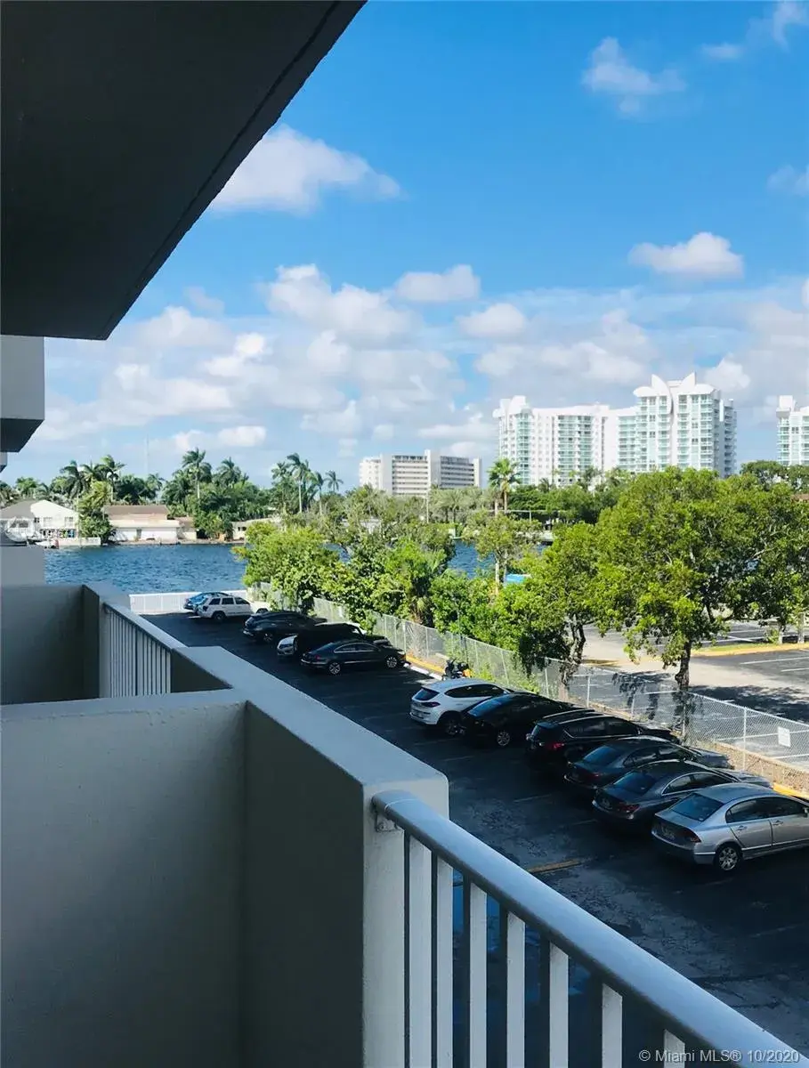 1455 N Treasure Dr # 3H, North Bay Village FL 33141