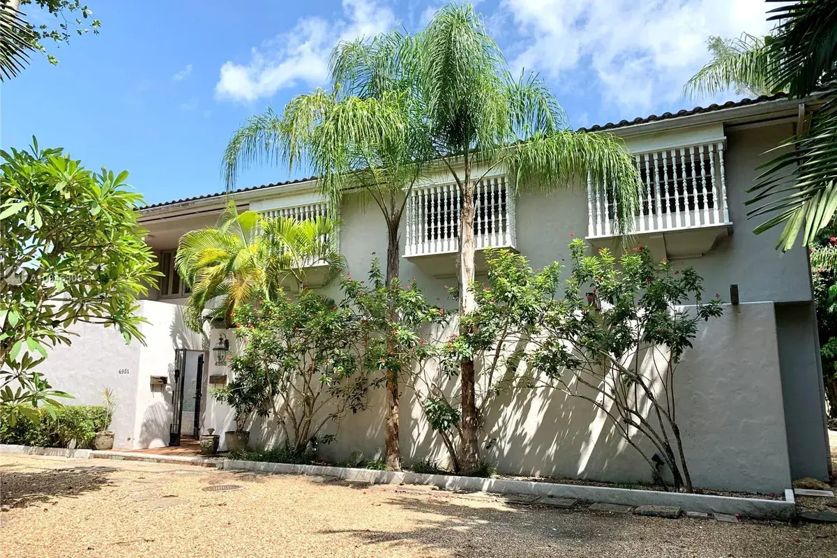 4951 University Dr, Coral Gables FL 33146