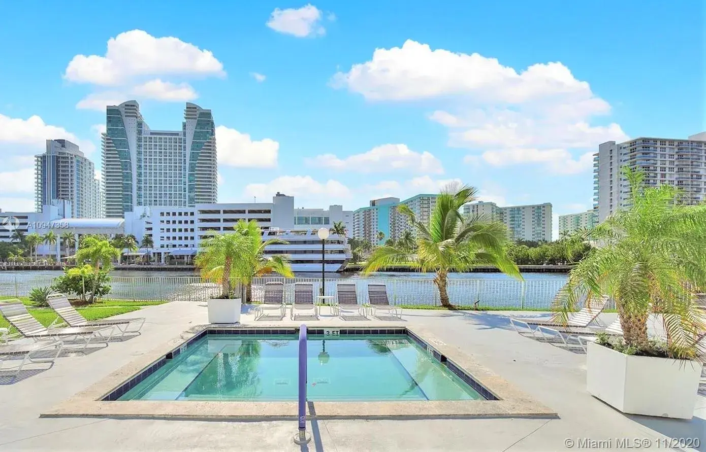 200 Leslie Dr # 204, Hallandale Beach FL 33009