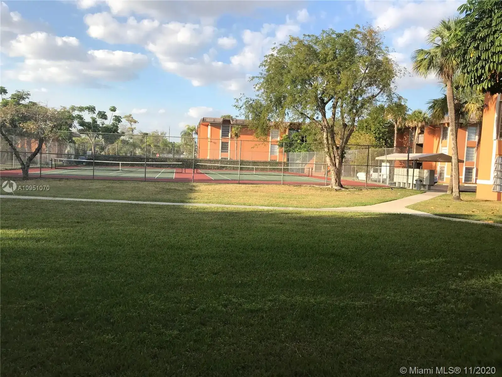 9437 SW 76th St # V14, Miami FL 33173 photo 2