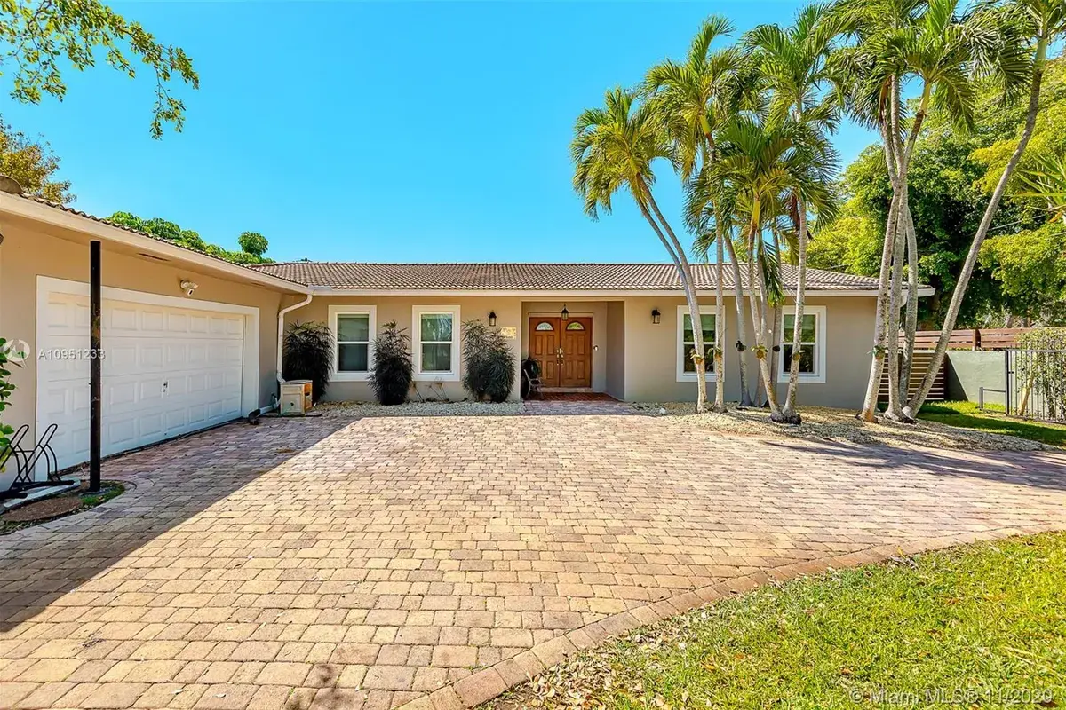 1800 NE 199th St, Miami FL 33179