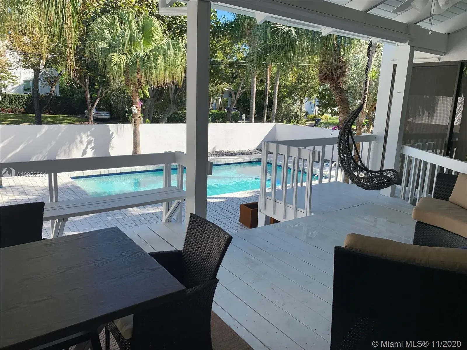 615 Harbor Cir, Key Biscayne FL 33149