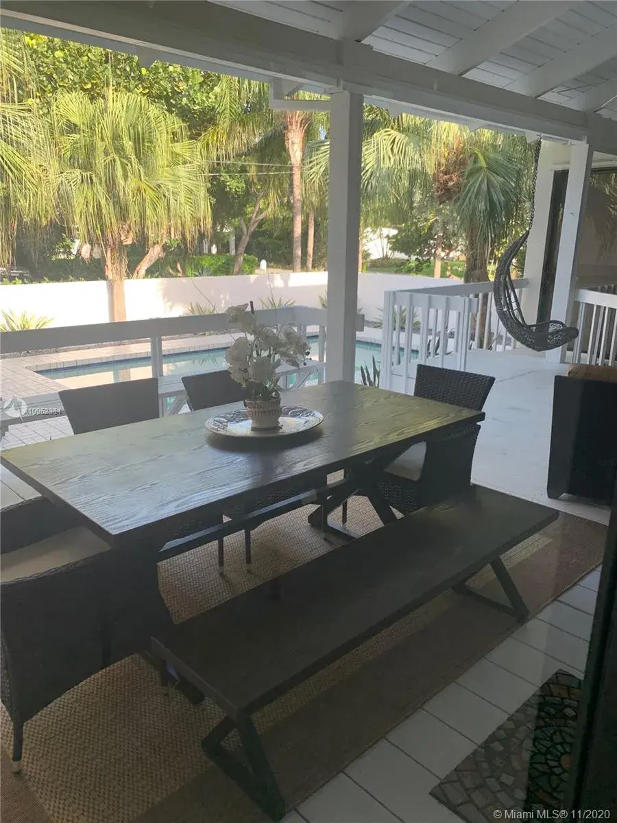 615 Harbor Cir, Key Biscayne FL 33149