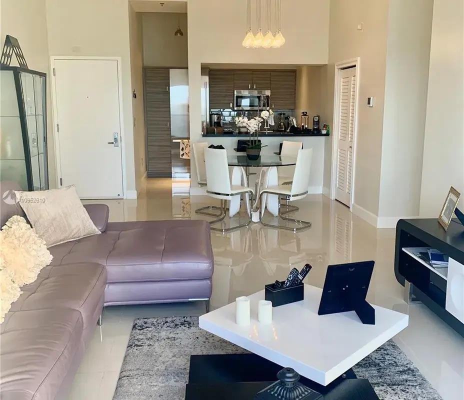 1200 Brickell Bay Dr # 1402, Miami FL 33131