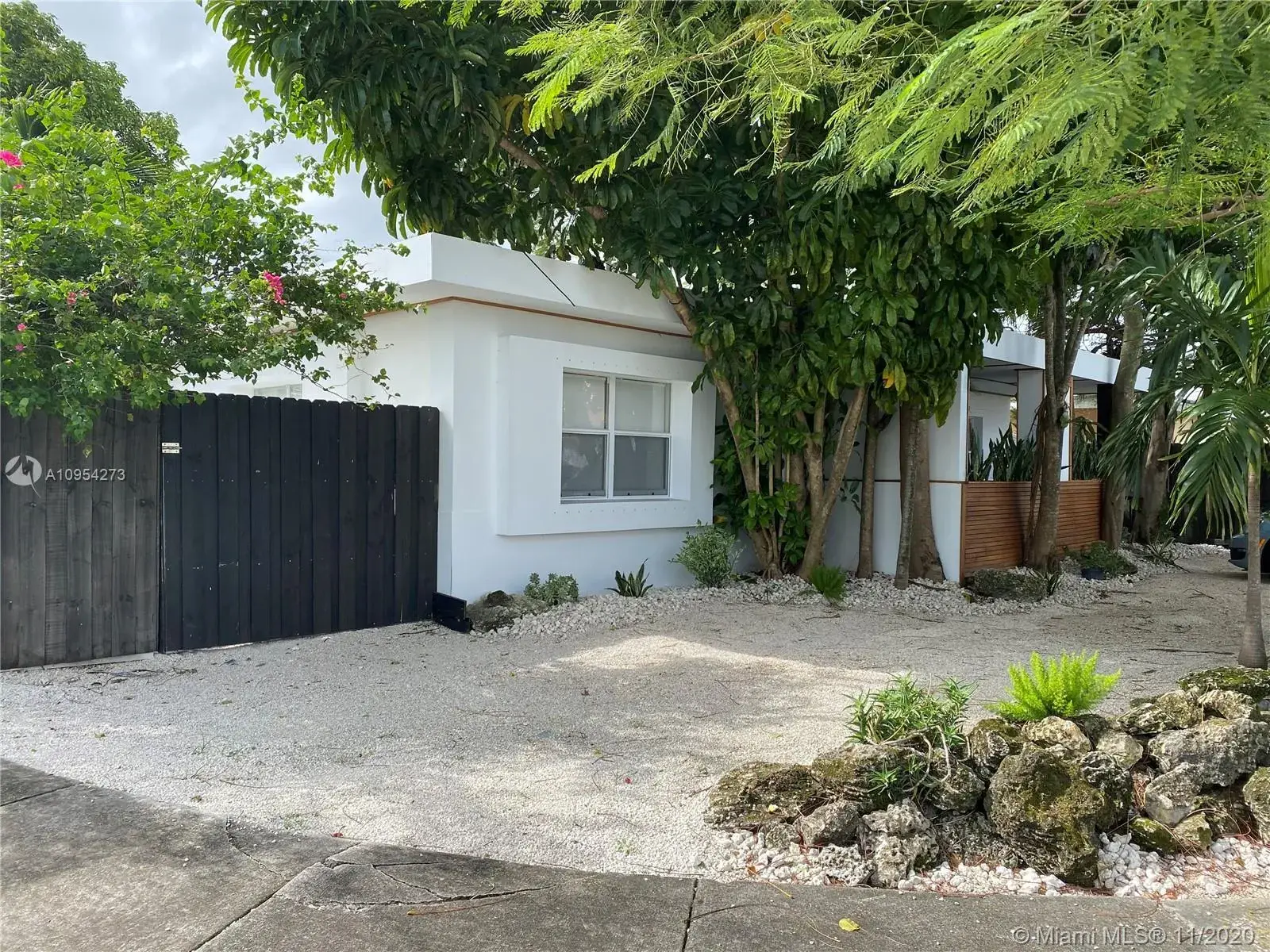 8830 SW 38th St, Miami FL 33165