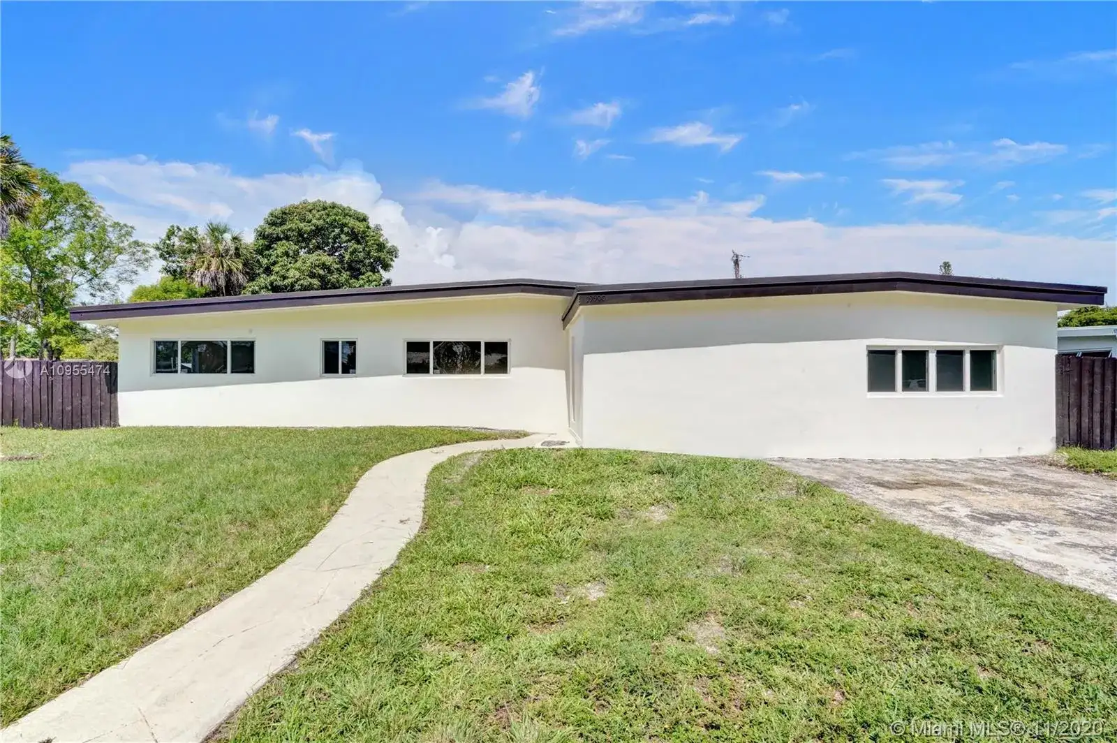 19900 NE 21st Ave, Miami FL 33179 photo 4