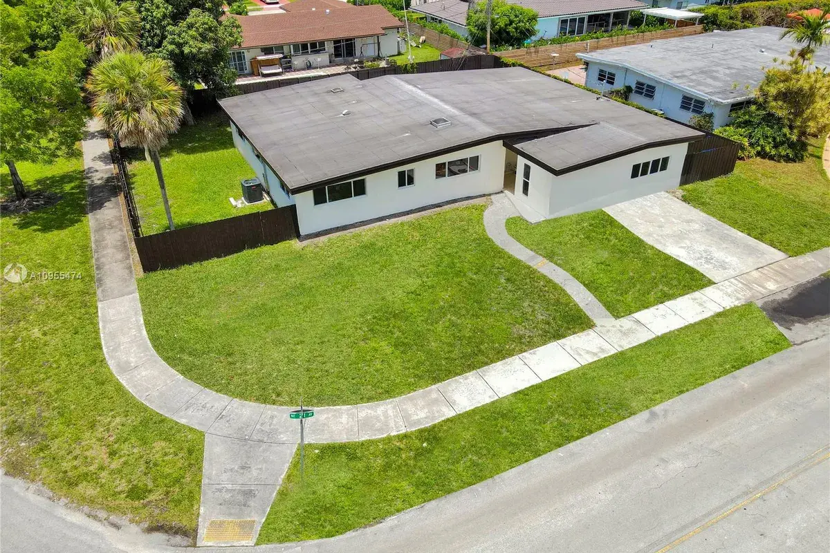 19900 NE 21st Ave, Miami FL 33179