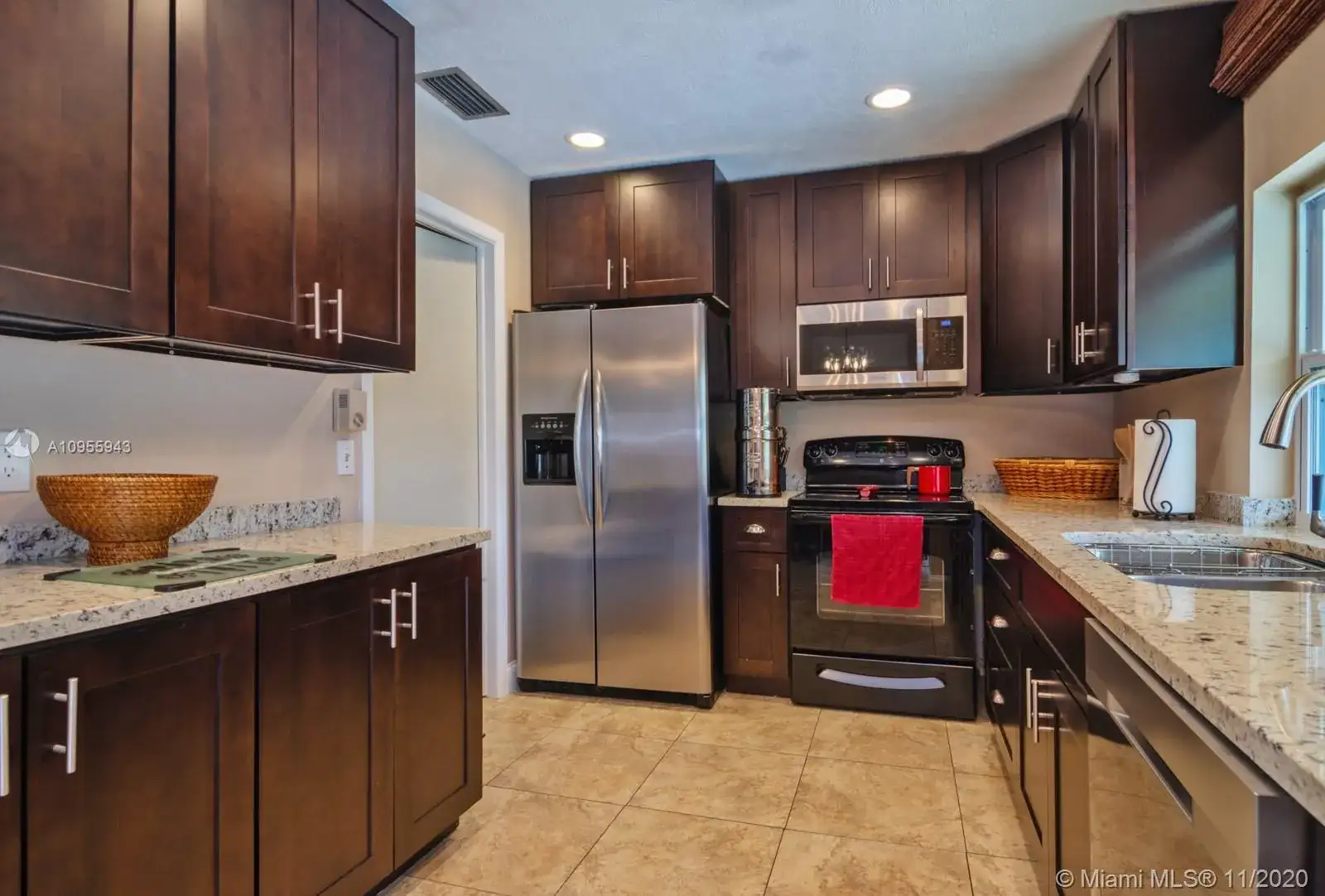 9321 NW 14th St, Pembroke Pines FL 33024 photo 4