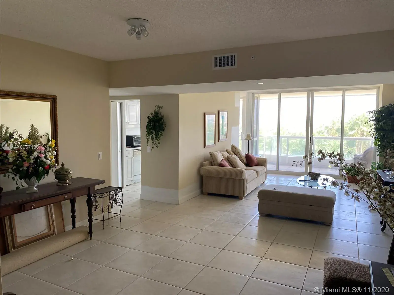 21205 Yacht Club Dr # 810, Aventura FL 33180