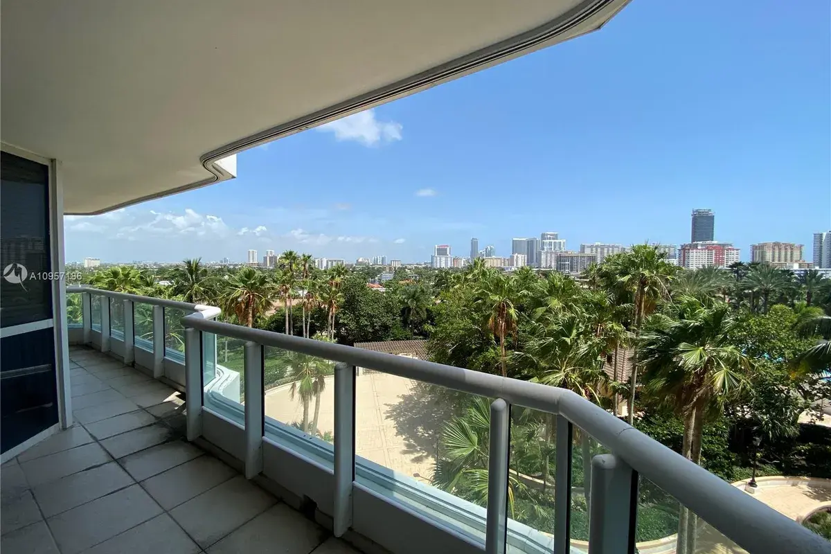 21205 Yacht Club Dr # 810, Aventura FL 33180