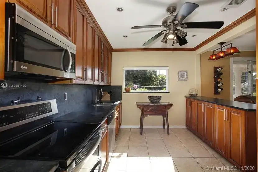 8000 SW 62 Ct, Miami FL 33143 photo 4