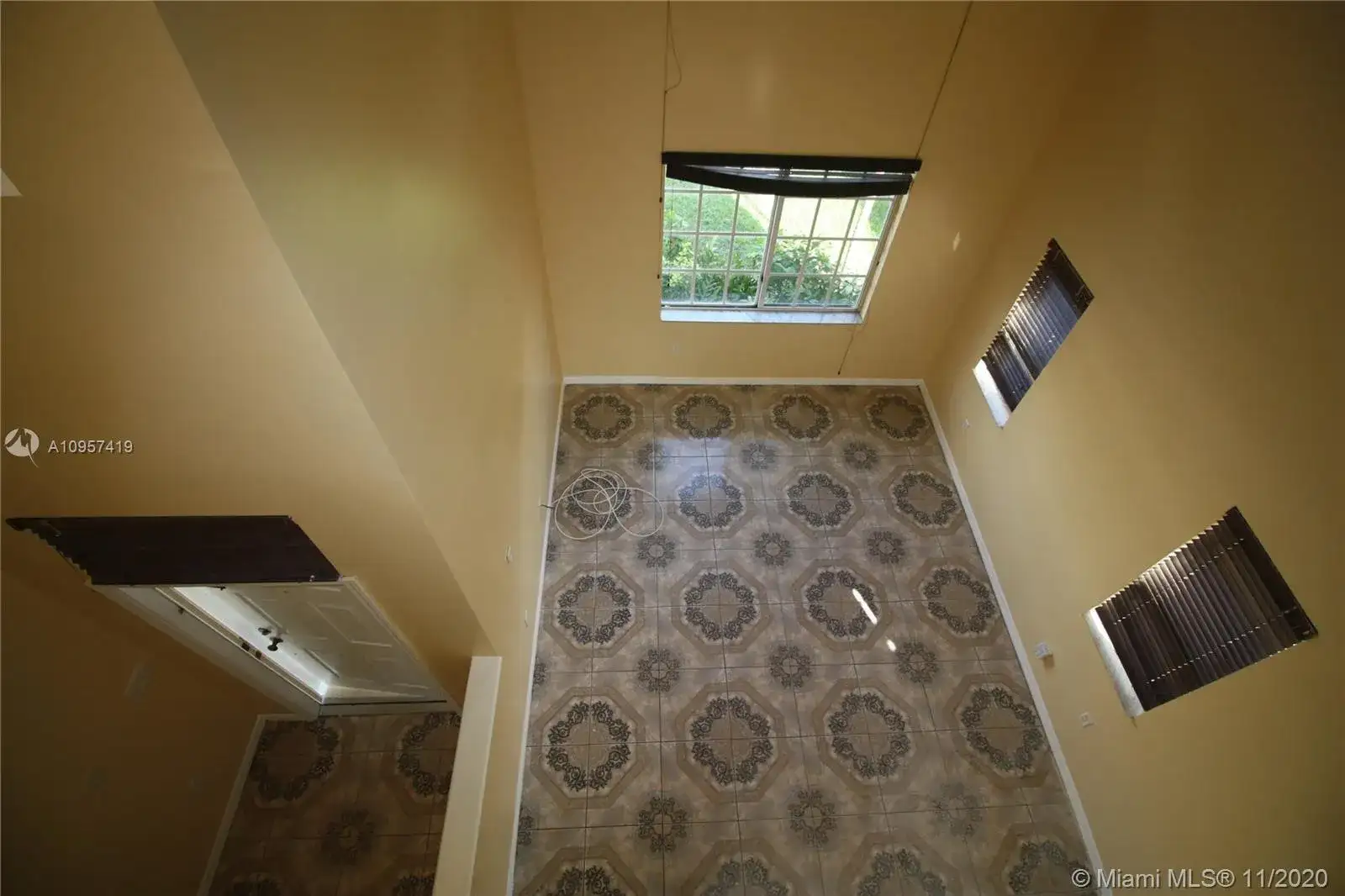 8908 SW 211th Ln, Cutler Bay FL 33189 photo 2