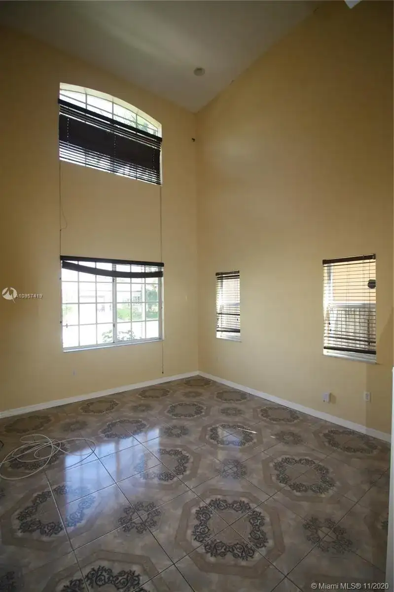 8908 SW 211th Ln, Cutler Bay FL 33189 photo 3