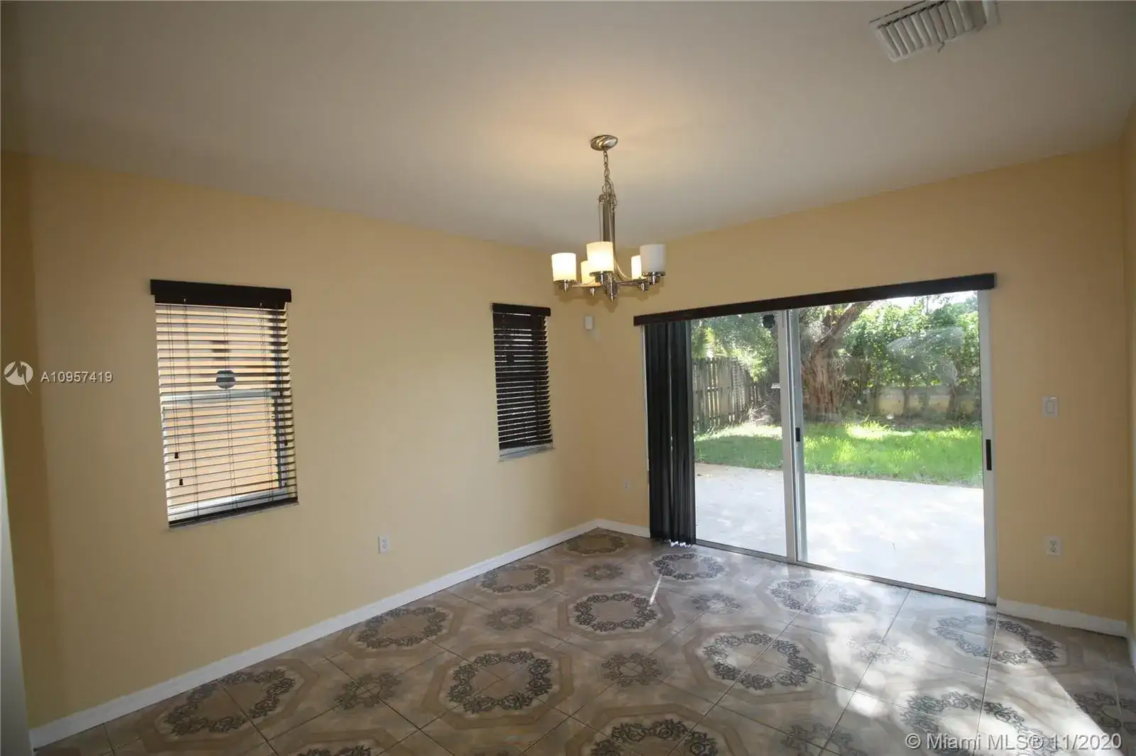 8908 SW 211th Ln, Cutler Bay FL 33189 photo 4