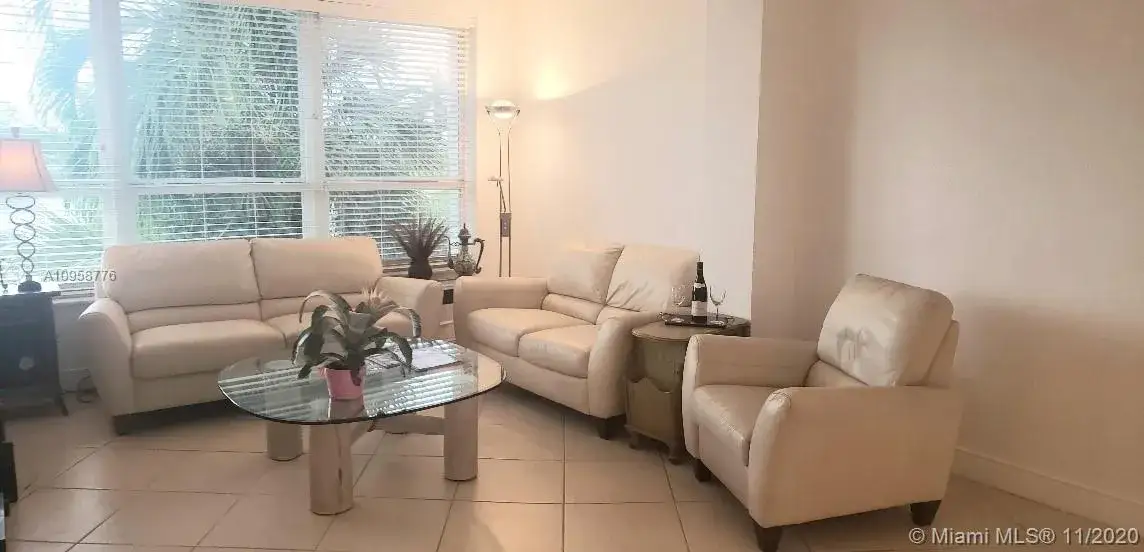 1 bedroom 1 bath Residential for sale at 4925 Collins Ave # 3H, Miami Beach FL 33140