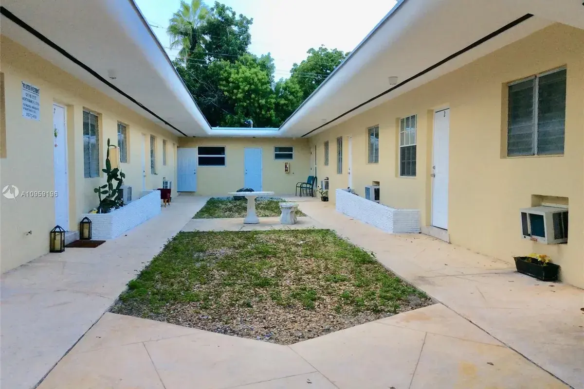 1217 NE 127th St, North Miami FL 33161