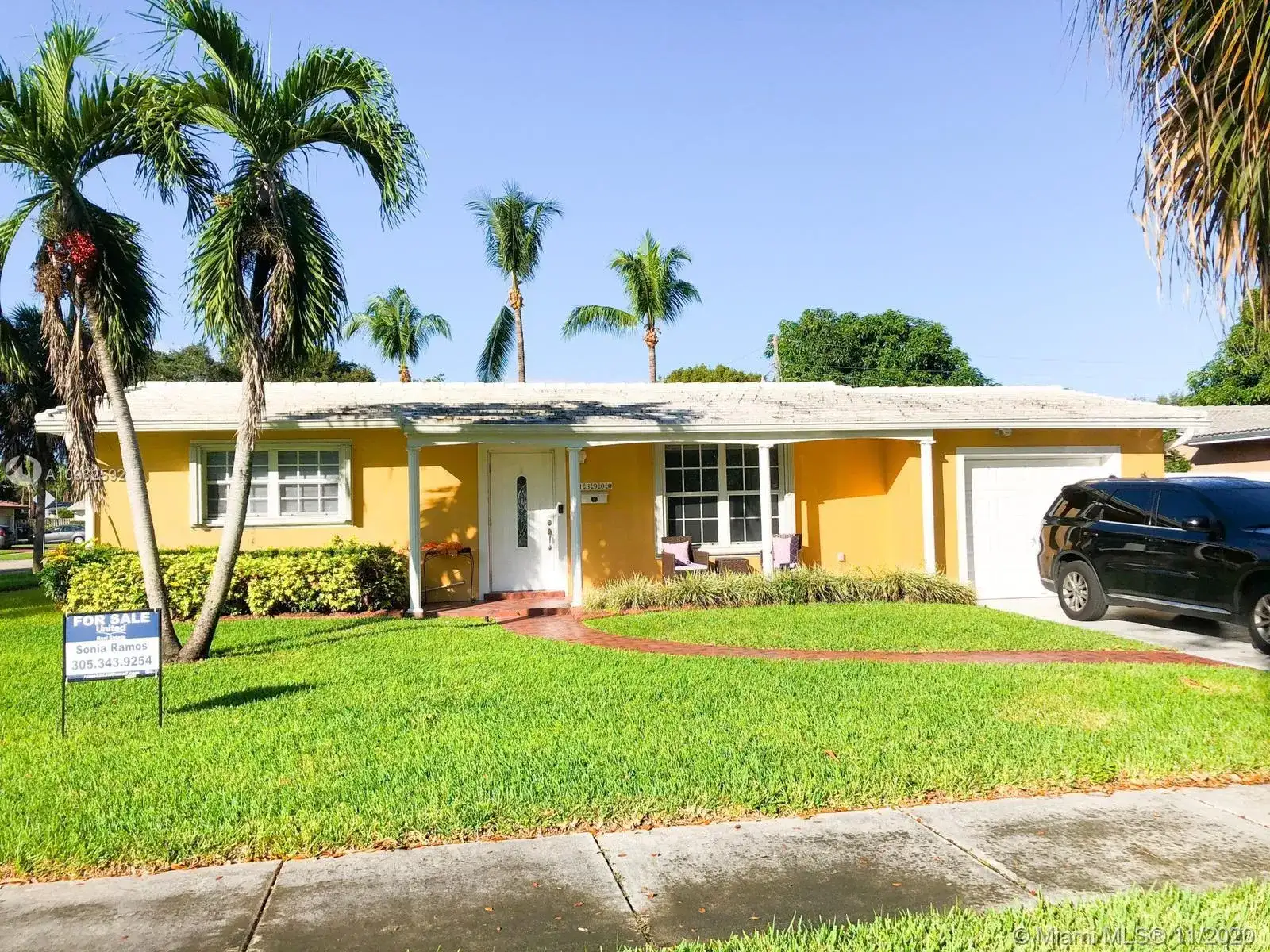 13900 Lake Candlewood Ct, Miami Lakes FL 33014 photo 3