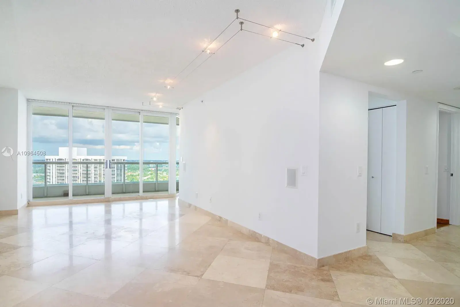 21055 Yacht Club Dr # 2104, Aventura FL 33180