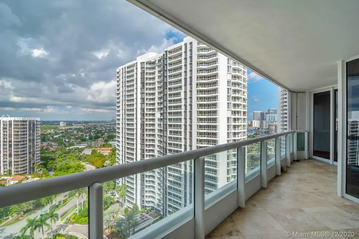 21055 Yacht Club Dr # 2104, Aventura FL 33180