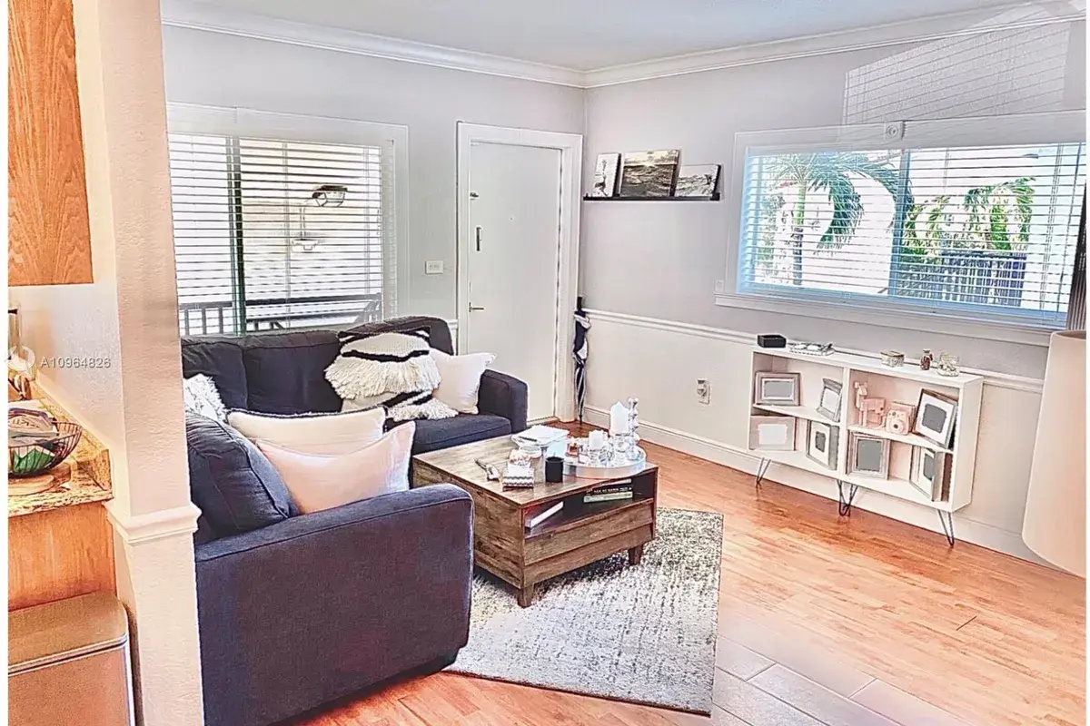 81 Edgewater Dr # 201, Coral Gables FL 33133