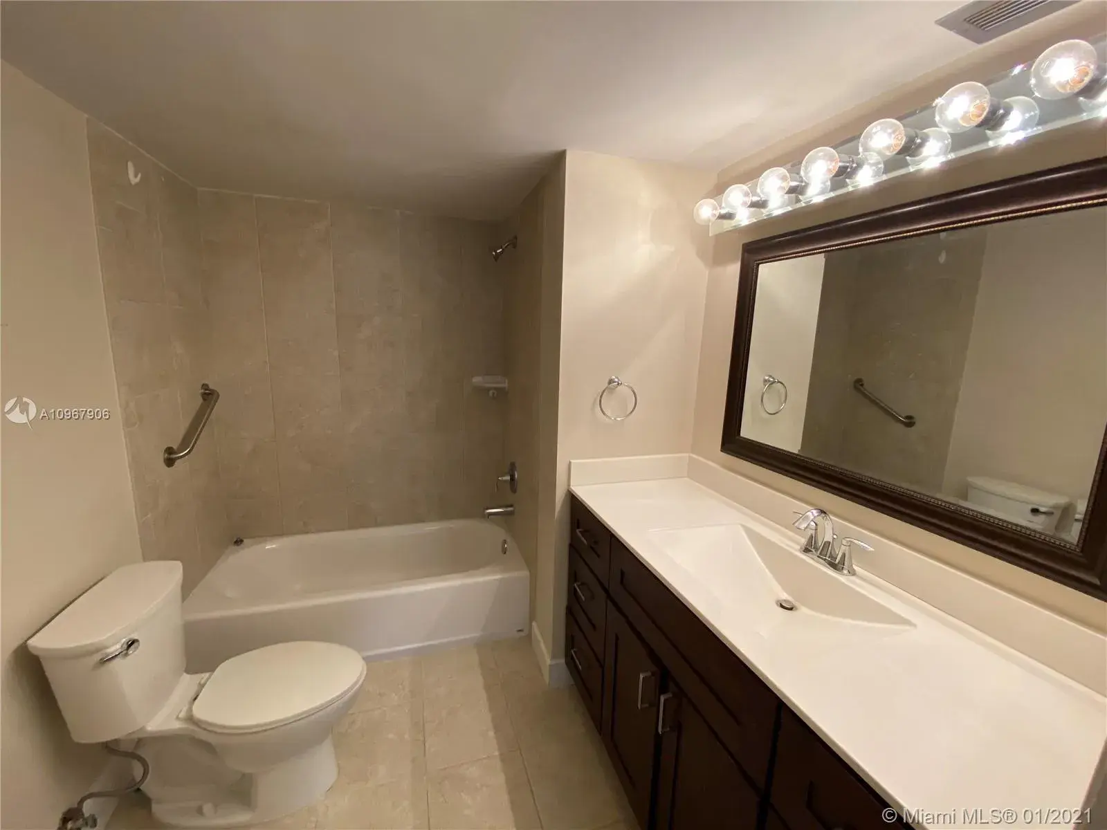 2780 NE 183rd St # 215, Aventura FL 33160