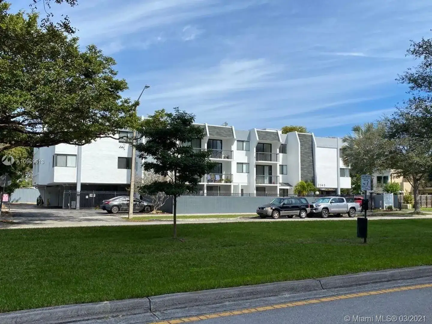 2345 NE 135th St # 210, North Miami FL 33181 photo 2