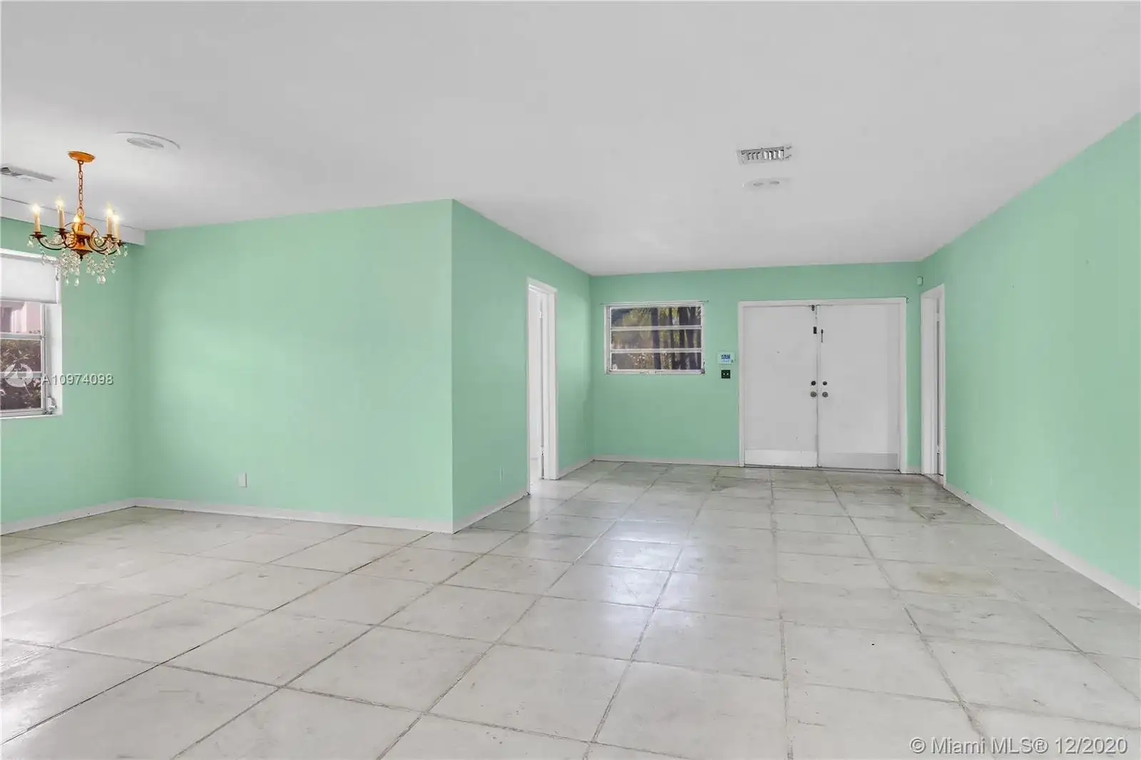 1018 Adams St, Hollywood FL 33019 photo 2