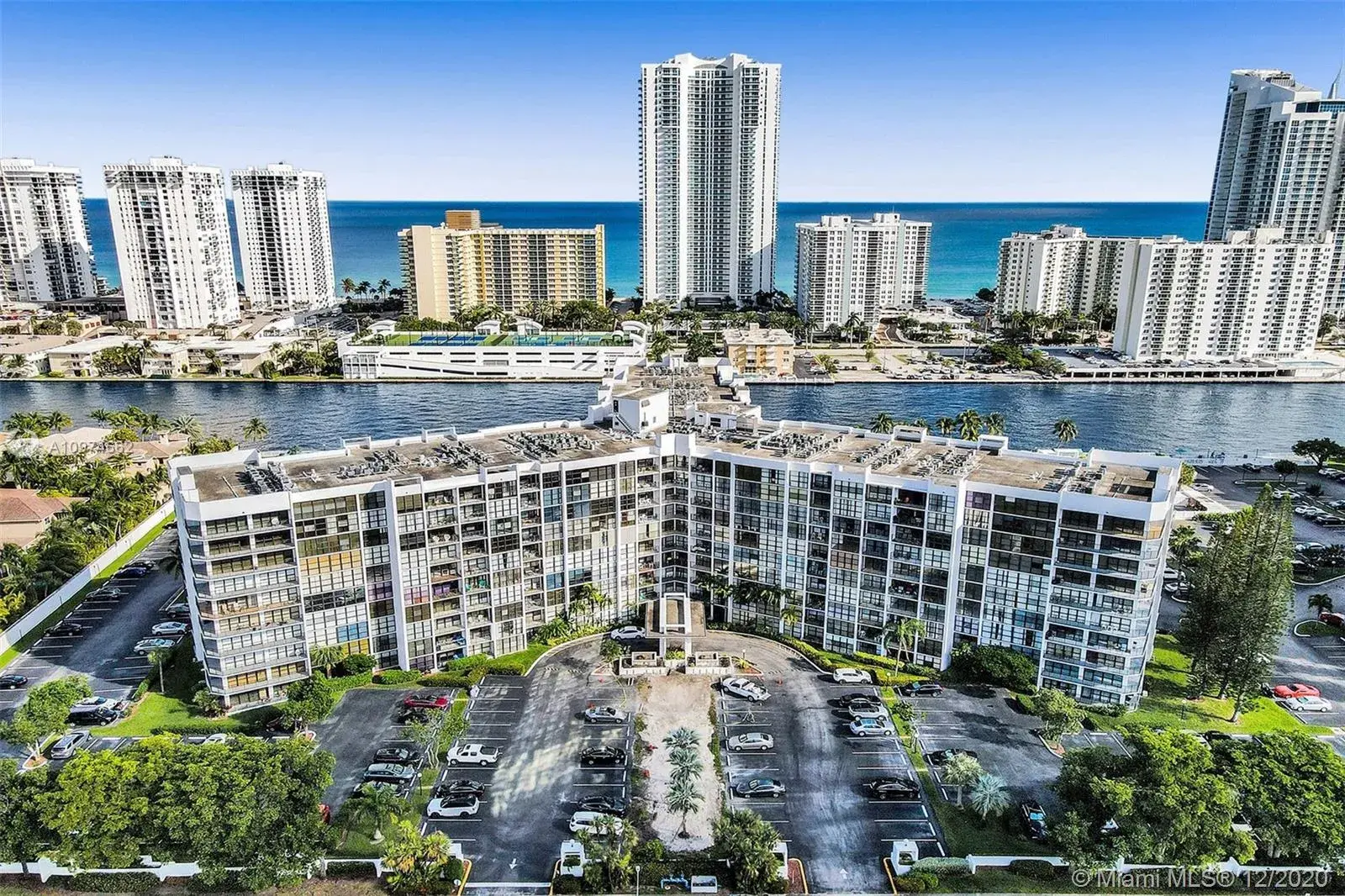 1000 Parkview Dr # 831, Hallandale Beach FL 33009