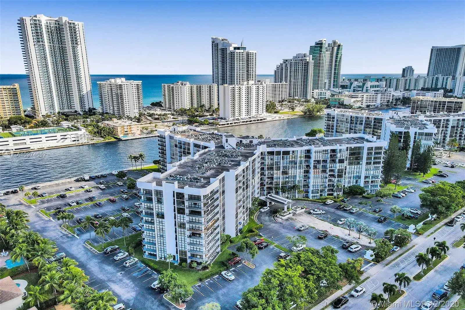 1000 Parkview Dr # 831, Hallandale Beach FL 33009