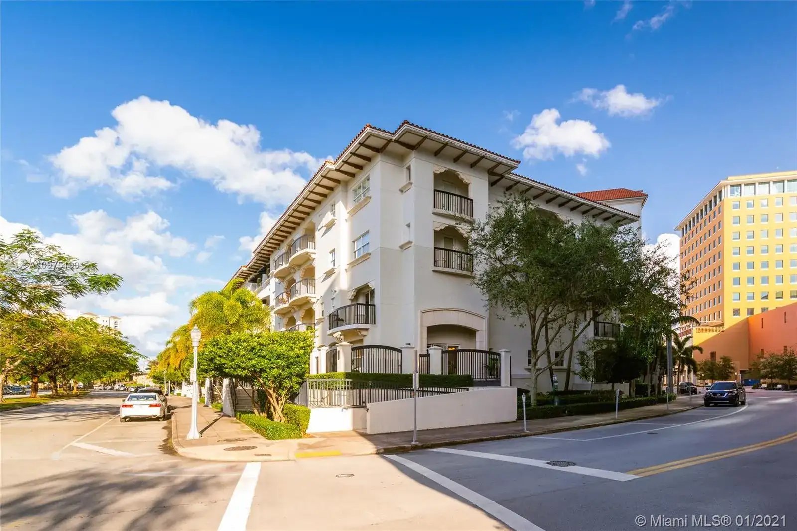 50 Alhambra Cir # 112, Coral Gables FL 33134 photo 2