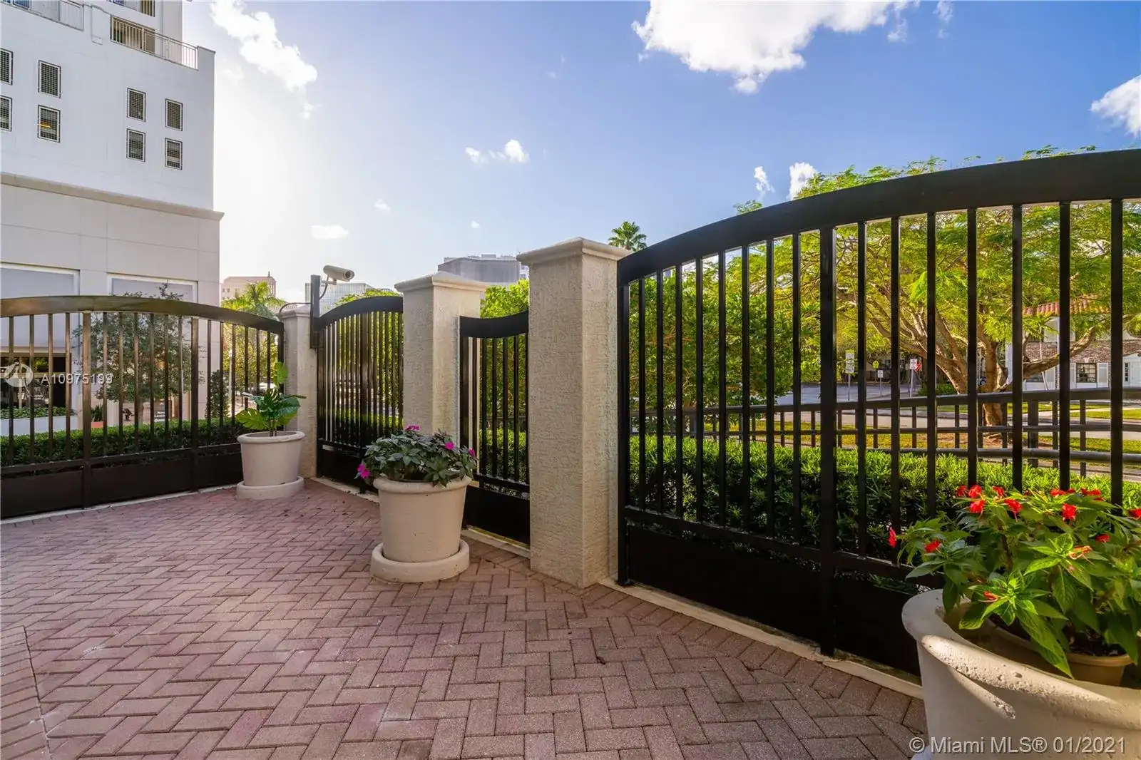 50 Alhambra Cir # 112, Coral Gables FL 33134 photo 3