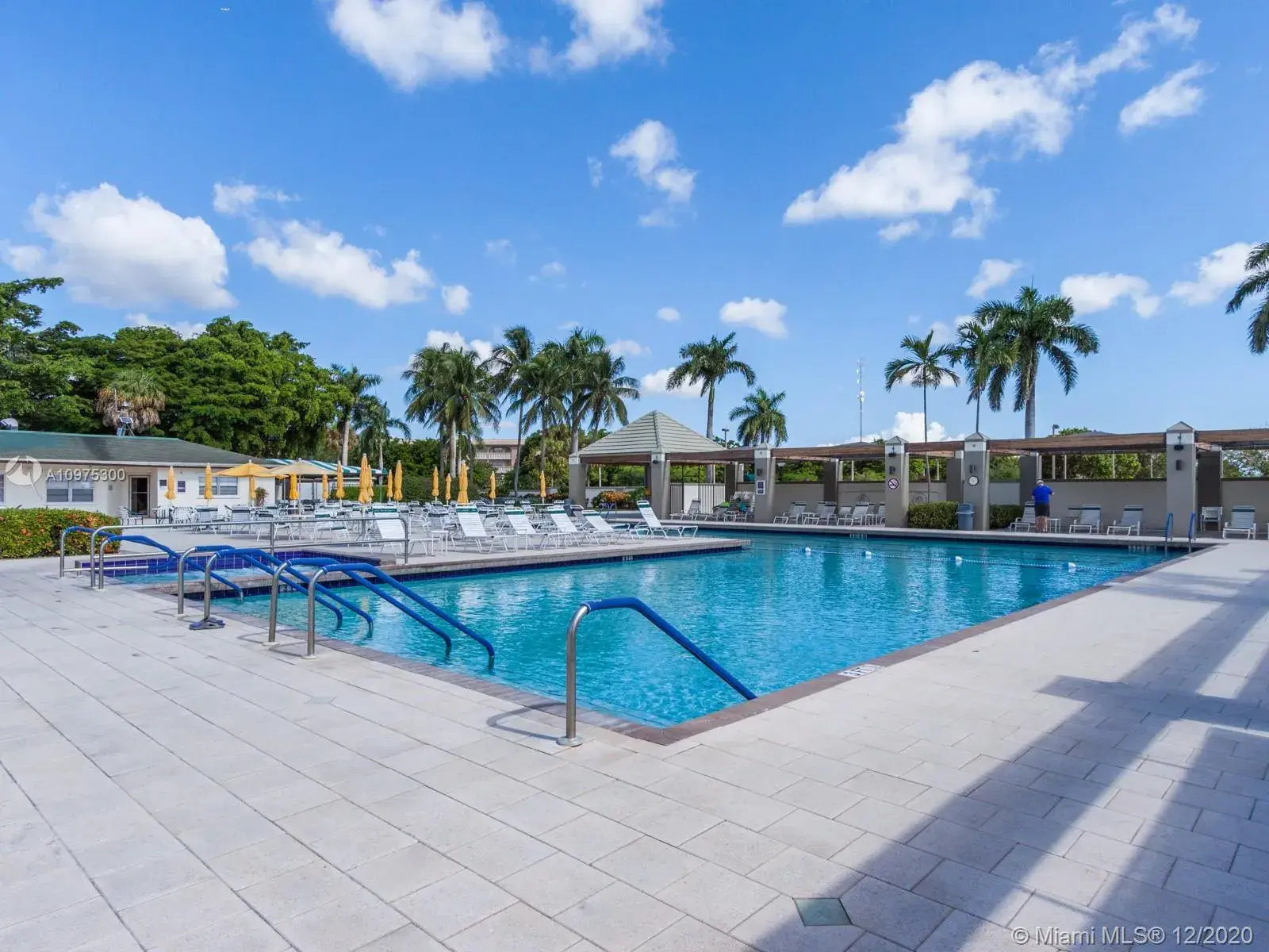 2304 Lucaya Ln # J4, Coconut Creek FL 33066