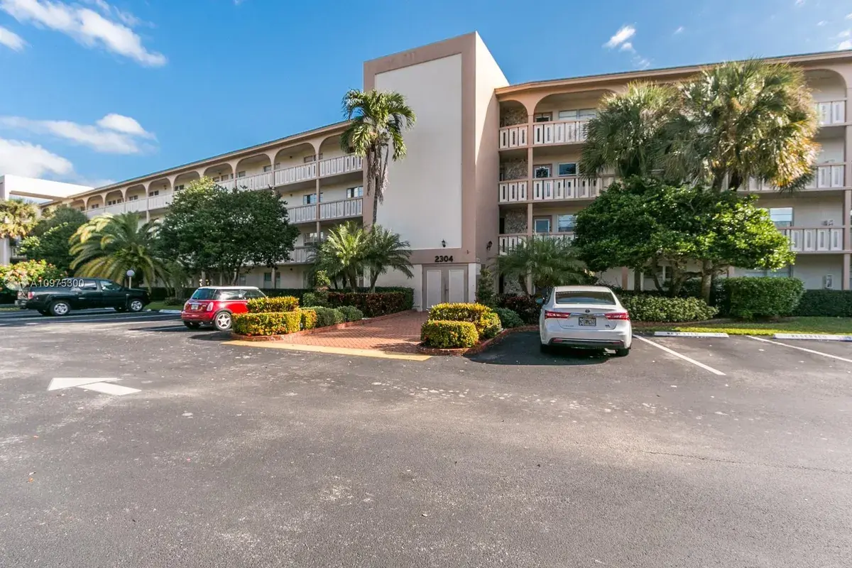 2304 Lucaya Ln # J4, Coconut Creek FL 33066