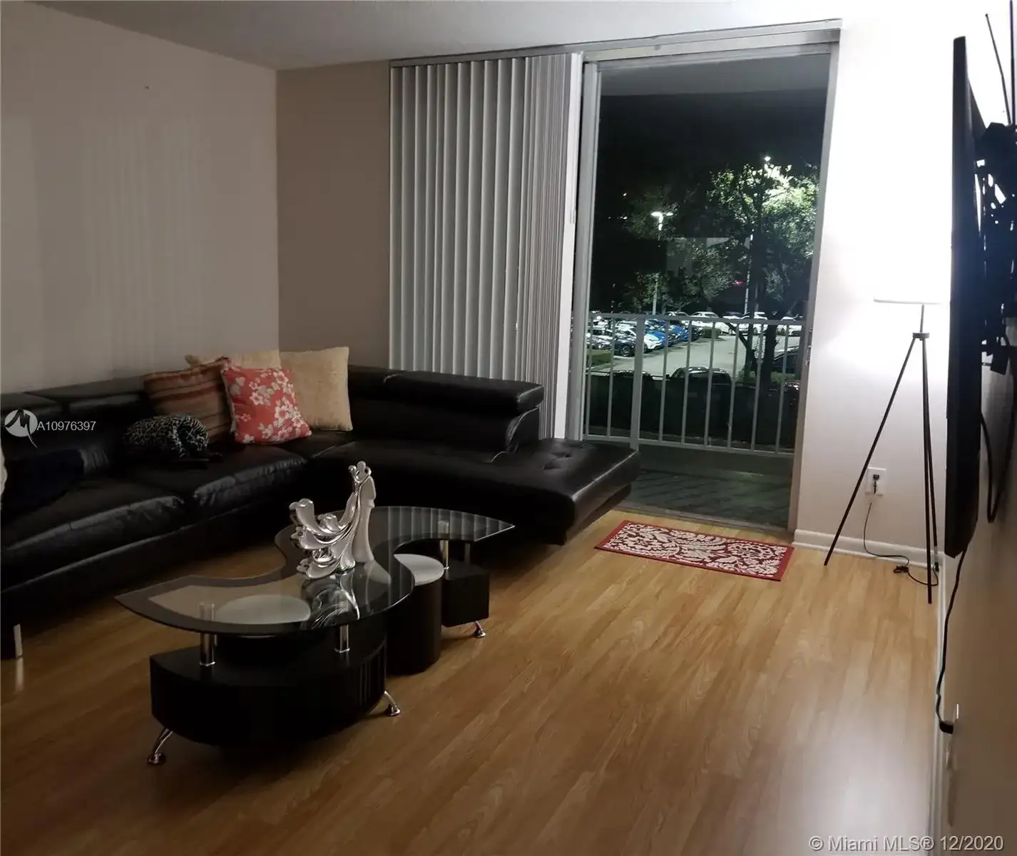 482 NW 165th St Rd # 307, Miami FL 33169 photo 2