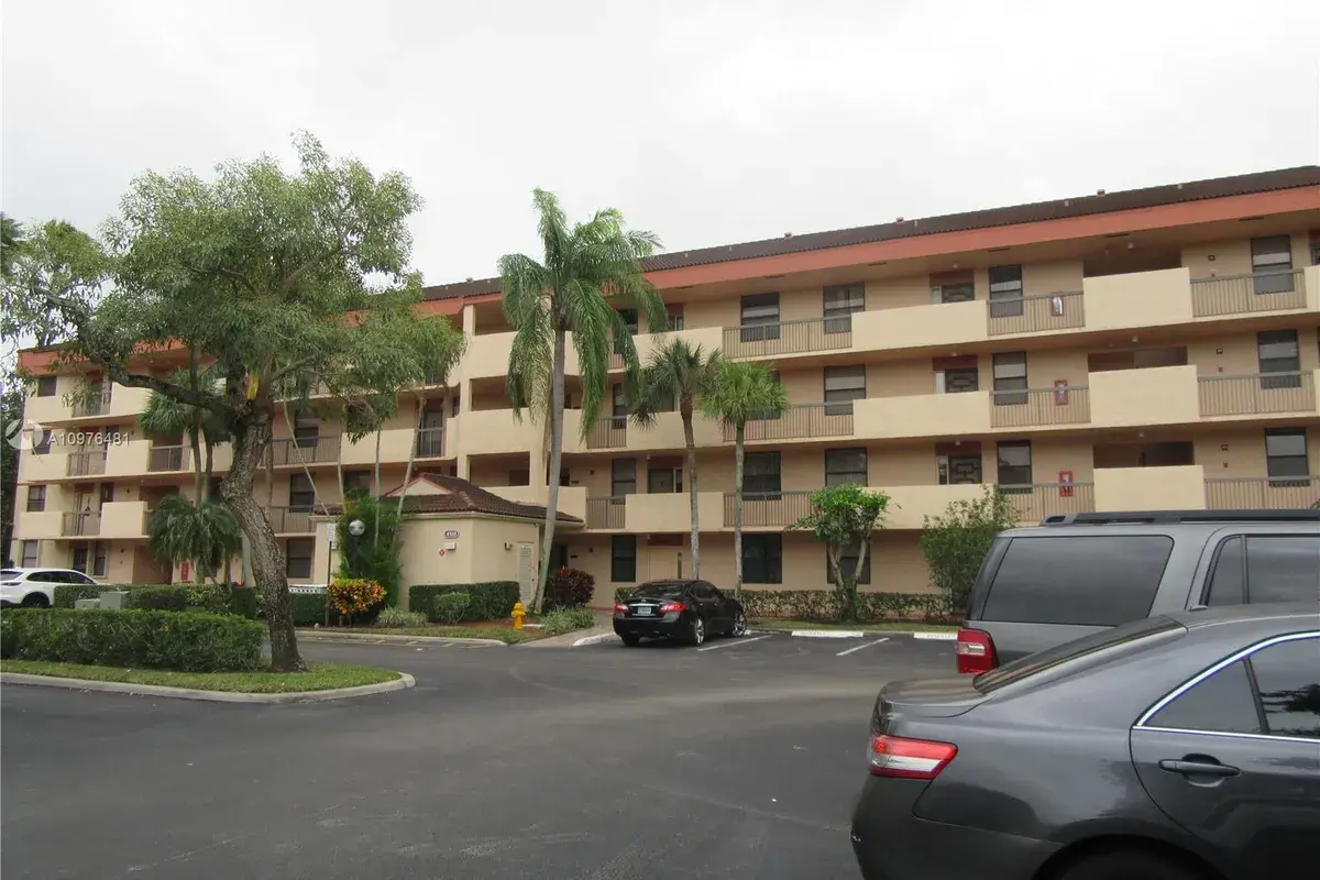 4133 S Carambola Cir S # G305, Coconut Creek FL 33066