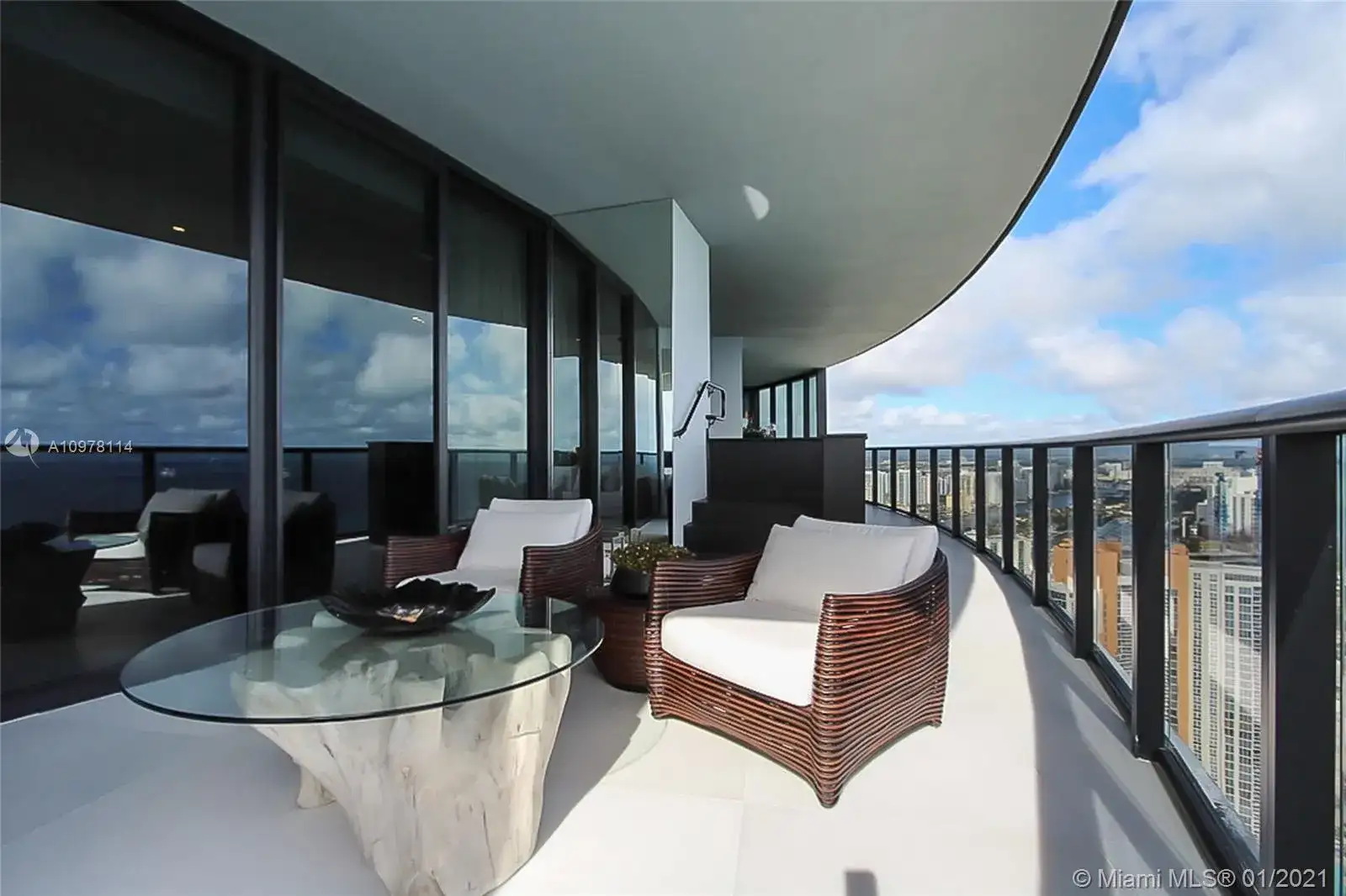 18555 Collins Ave # 4605, Sunny Isles Beach FL 33160 photo 3