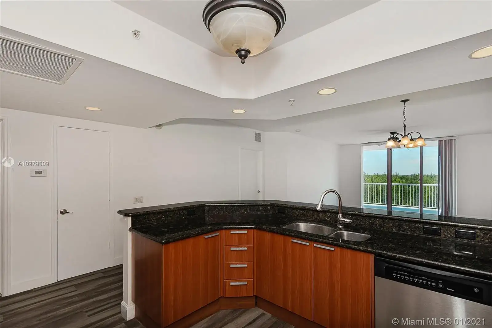 14951 Royal Oaks Ln # 1006, North Miami FL 33181 photo 3
