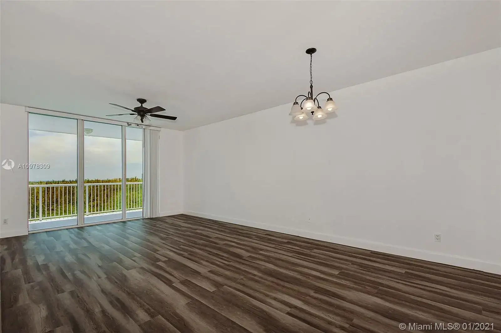 14951 Royal Oaks Ln # 1006, North Miami FL 33181 photo 4
