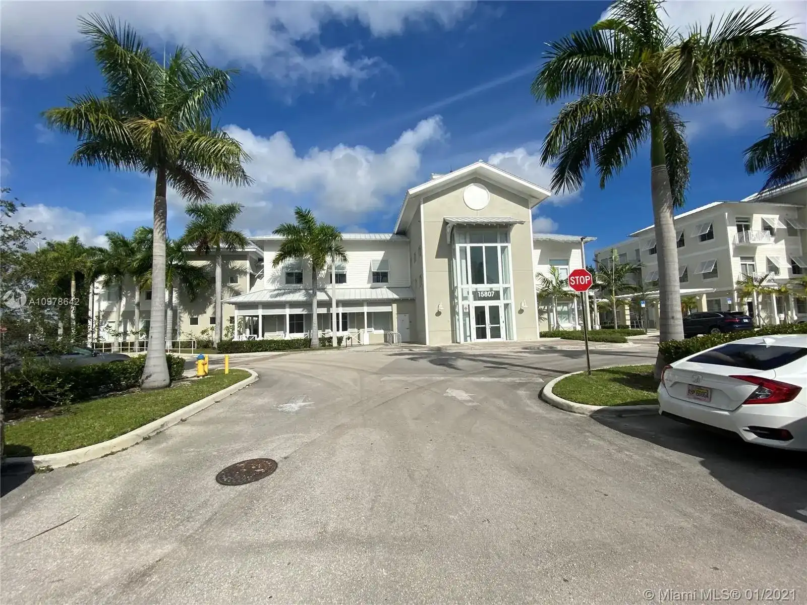 15807 Biscayne Blvd, North Miami Beach FL 33160