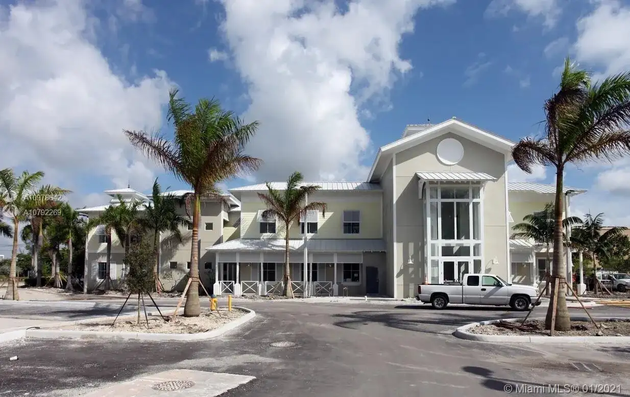 15807 Biscayne Blvd, North Miami Beach FL 33160 photo 5