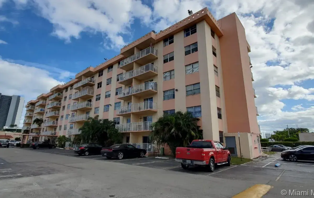 16465 NE 22nd Ave # 203, North Miami Beach FL 33160