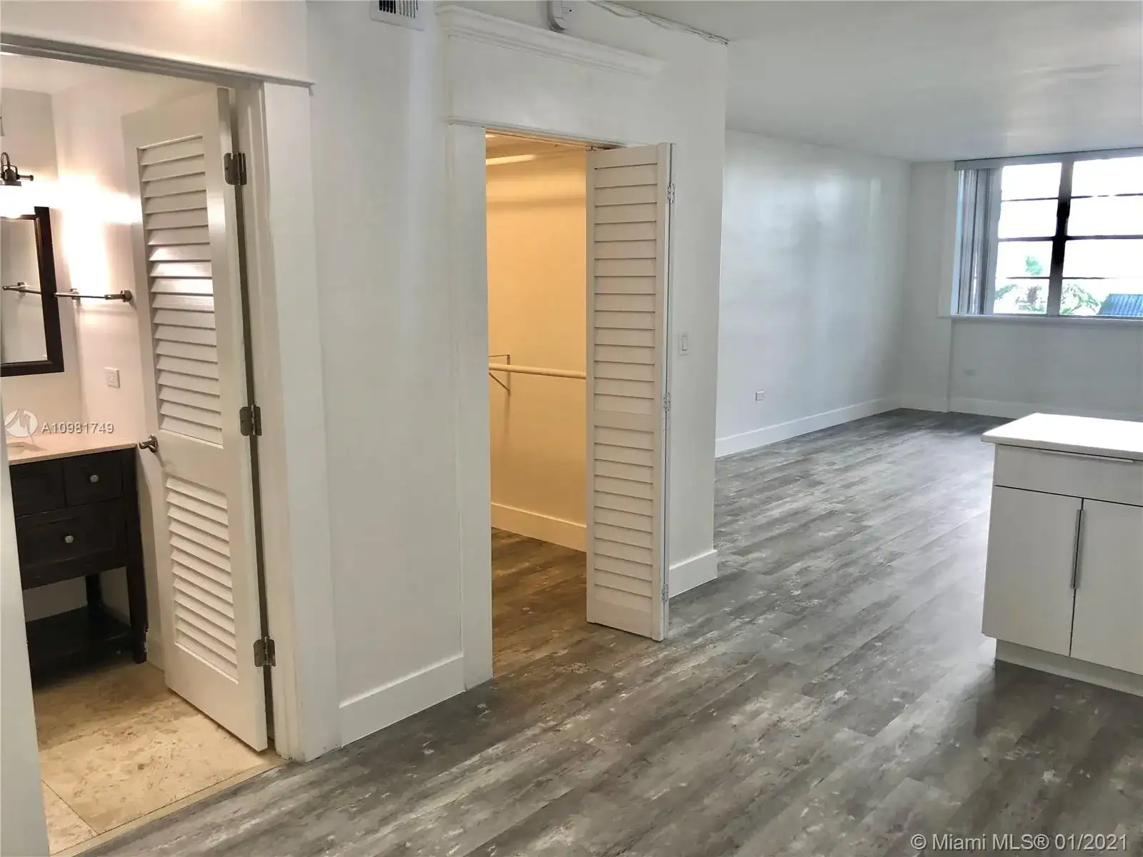 999 Brickell Bay Dr # 306, Miami FL 33131 photo 3