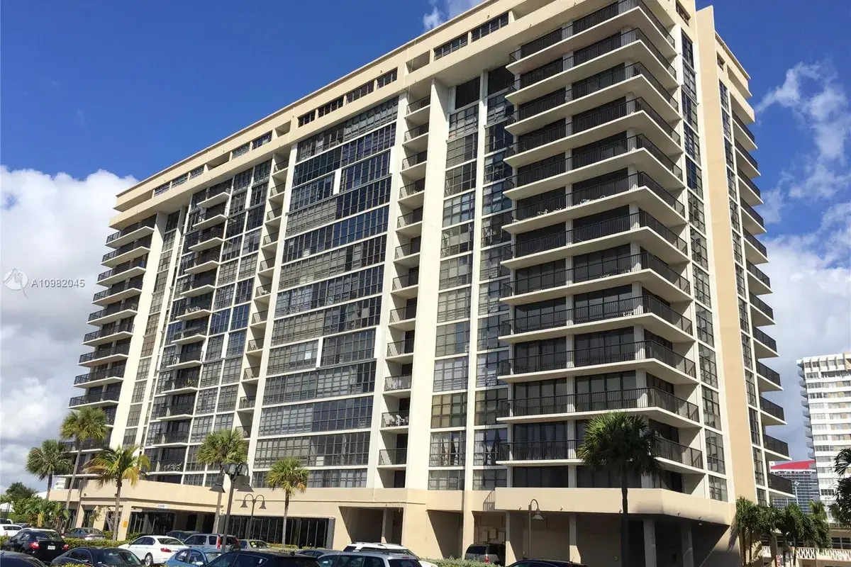 2017 S Ocean Dr # 305, Hallandale Beach FL 33009