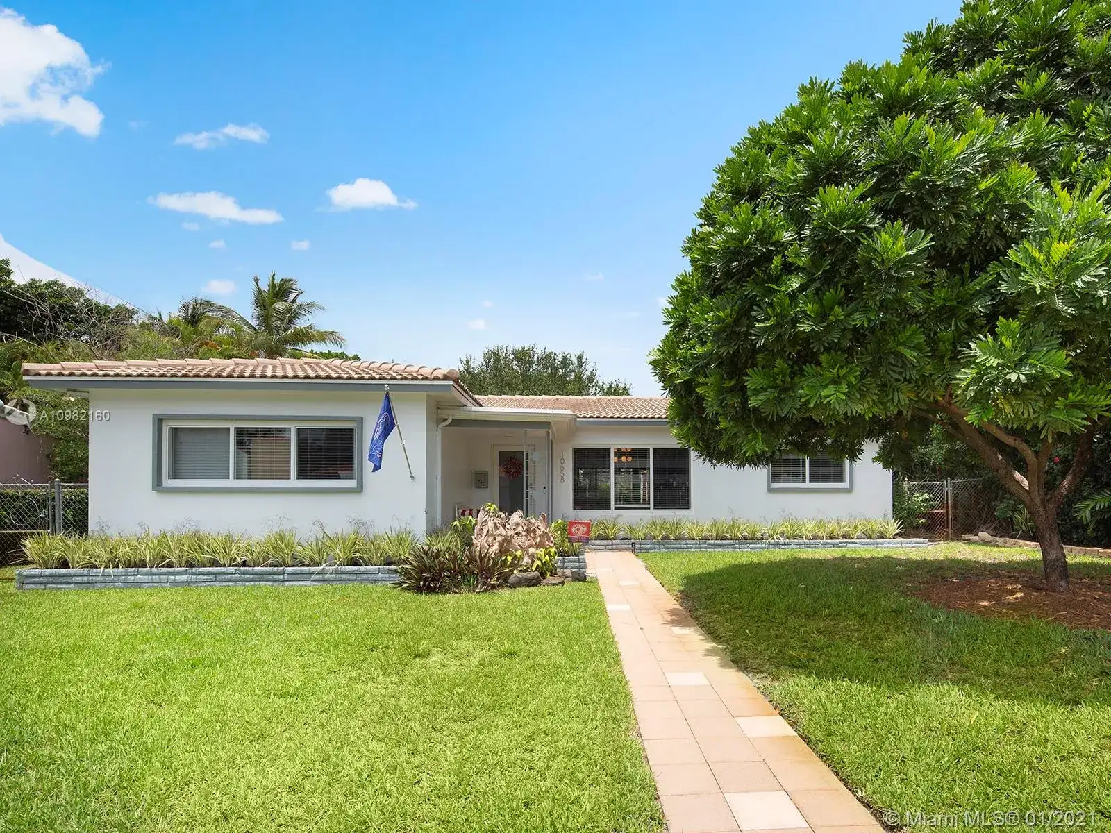 10658 NE 11th Ave, Miami Shores FL 33138 photo 2