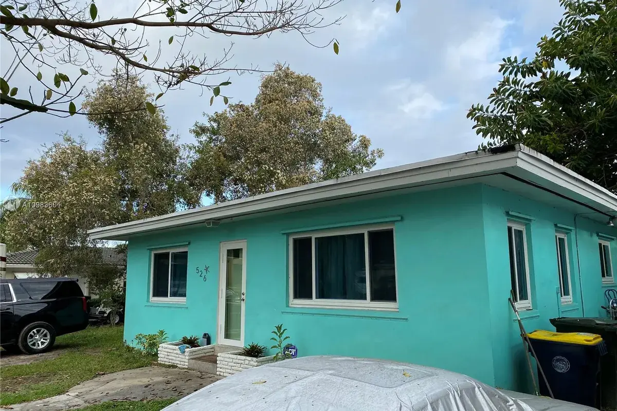 526 NW 7th St, Dania Beach FL 33004