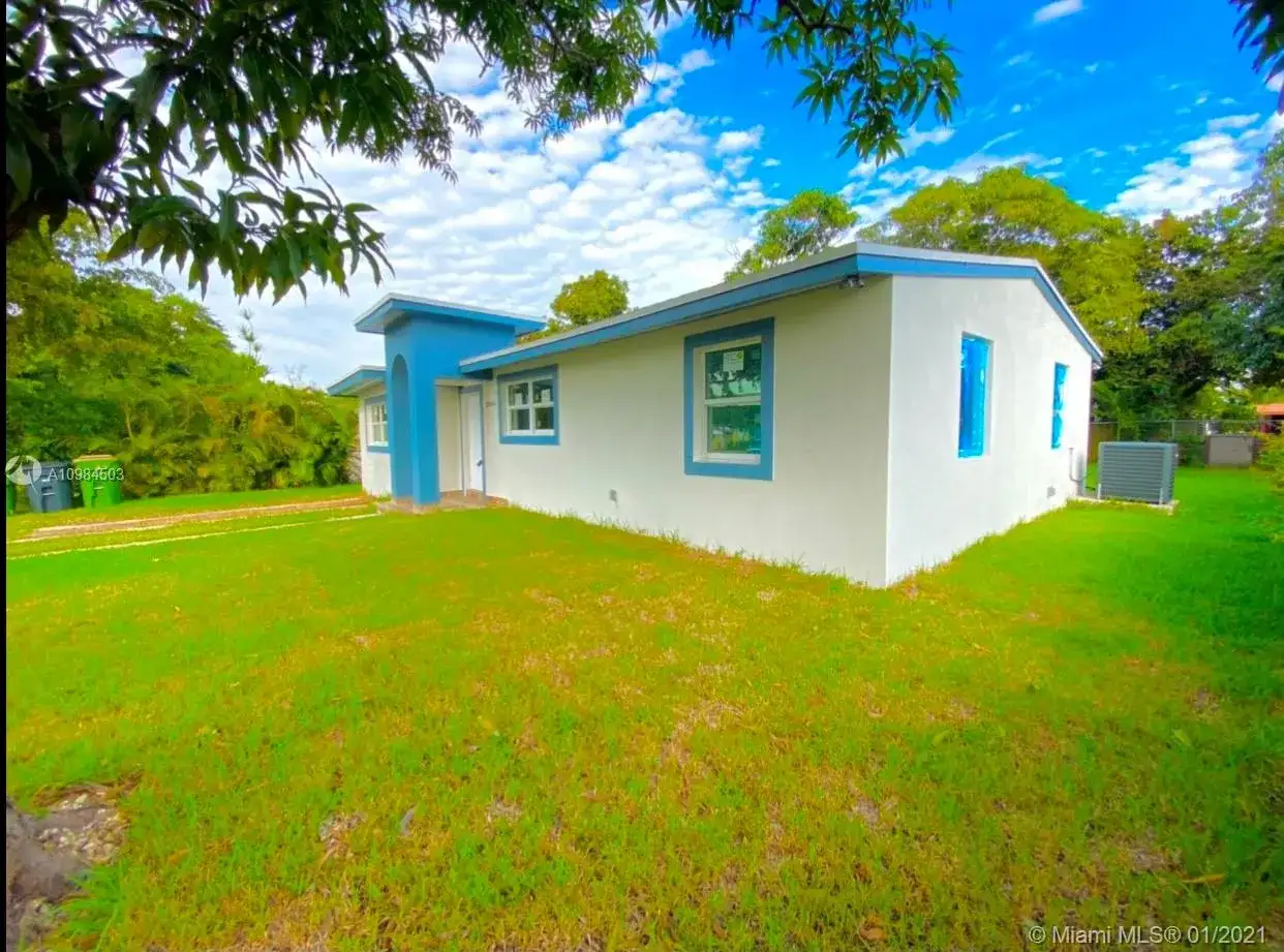 12685 NW Miami Ct, North Miami FL 33168 photo 4