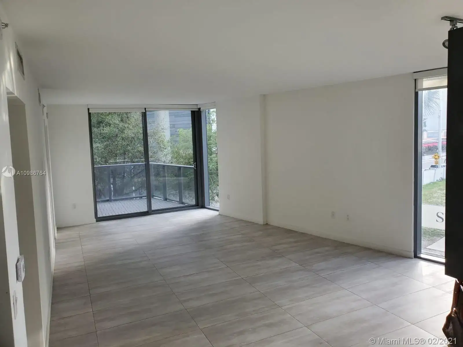 31 SE 6th St # 301, Miami FL 33131 photo 2