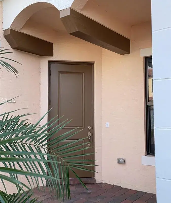 20962 NW 1st Dr, Pembroke Pines FL 33029