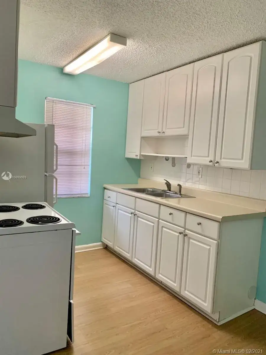 900 NE 26th St # 11, Wilton Manors FL 33305 photo 5