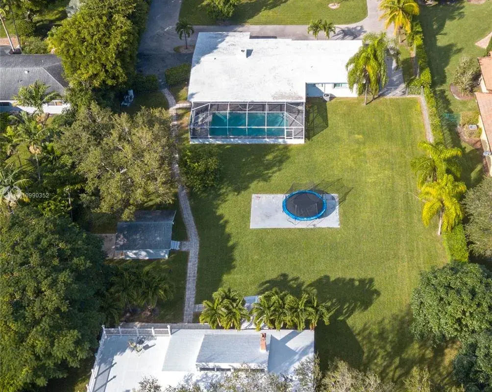 5870 SW 104th St, Pinecrest FL 33156